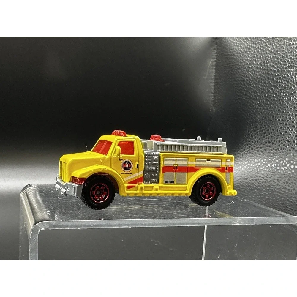 MATCHBOX HIGHWAY RESCUE FIRE TRUCK MB566 2002 Mattel Vintage Yellow Version